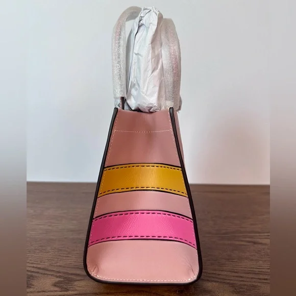 New Coach Cashin Carry Bag 22 with Trompe L'oeil Print in Light Blush Multi - Picture 3 of 11